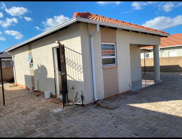 2 BEDROOM HOUSE FOR SALE IN SOUTHERN GATEWAY